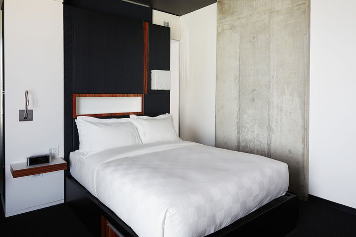 Room 18 of 33
