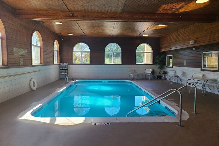 Baymont by Wyndham Galesburg