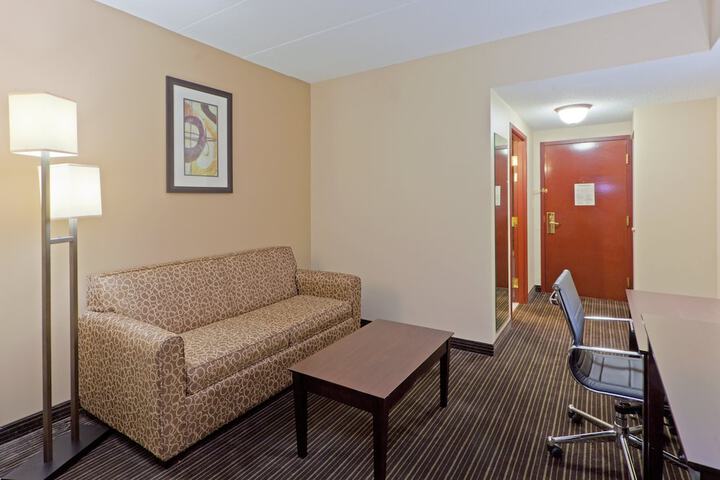 Room 13 of 32