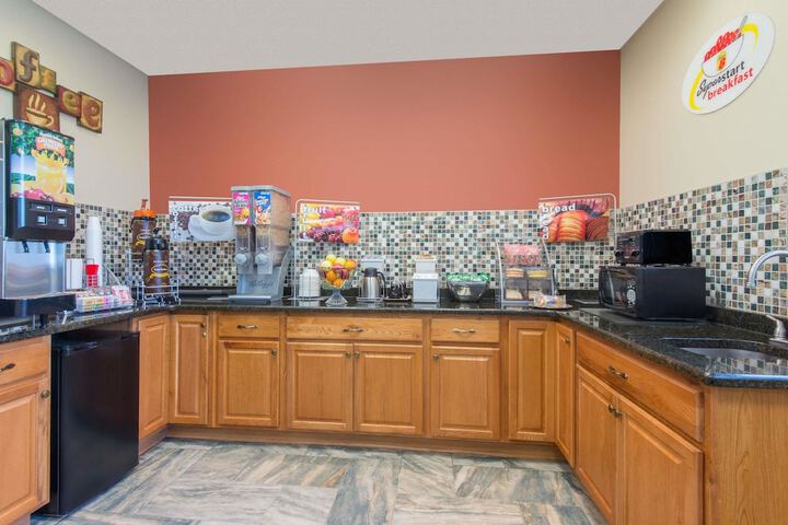 Super 8 by Wyndham Youngstown / Austintown