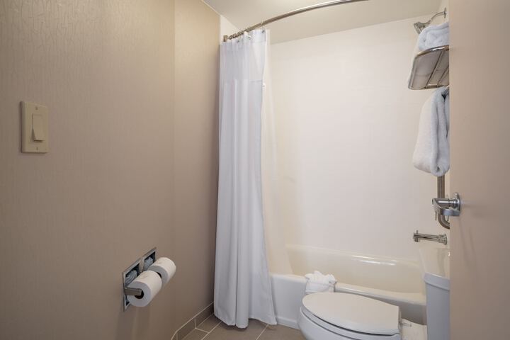 Room 35 of 74