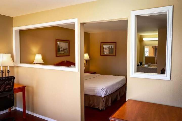 Room 10 of 20