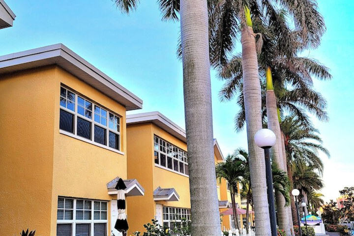 Barefoot Beach Resort