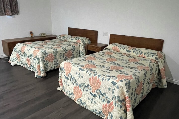 Room 6 of 7