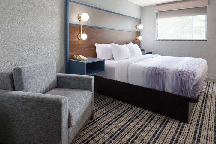AmericInn by Wyndham Grinnell