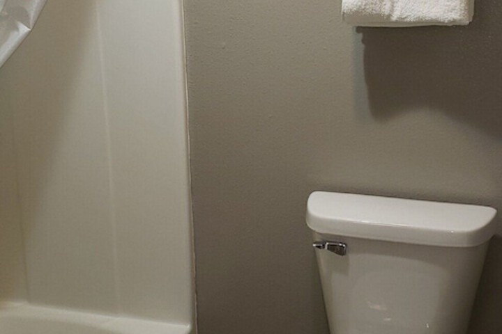 Motel 6 Kewanee IL