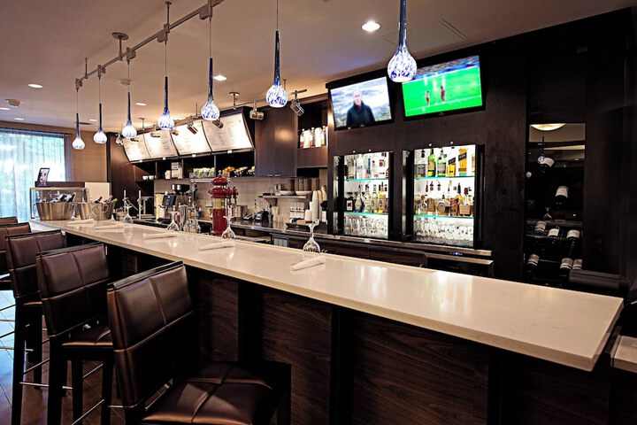 Lounge 34 of 40