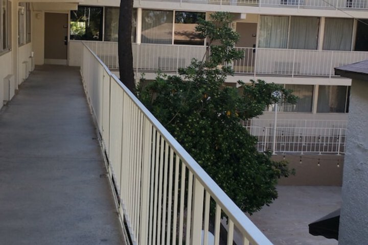 Mariposa Hotel