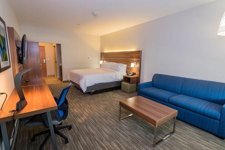 Room 15 of 36