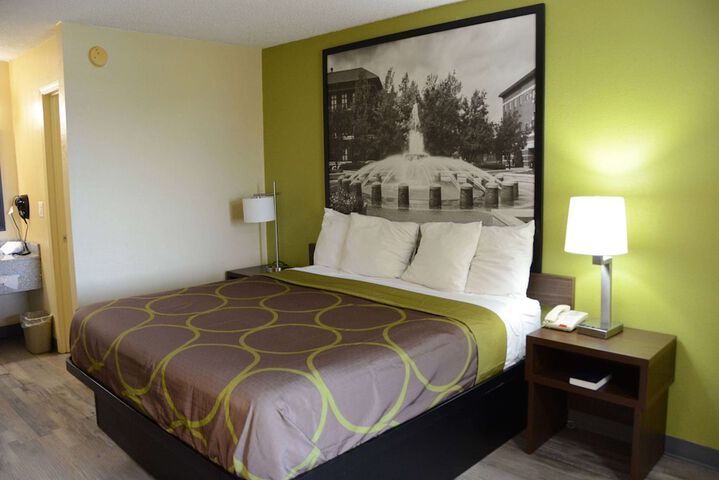 Super 8 by Wyndham Lafayette / Purdue Area