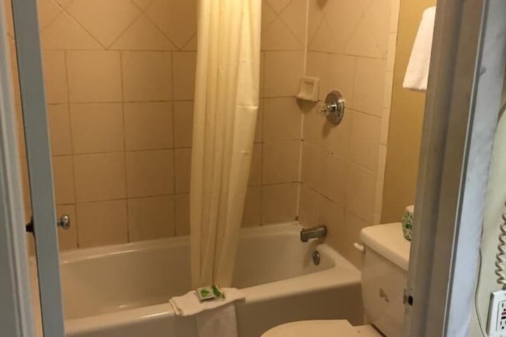 Room 11 of 36