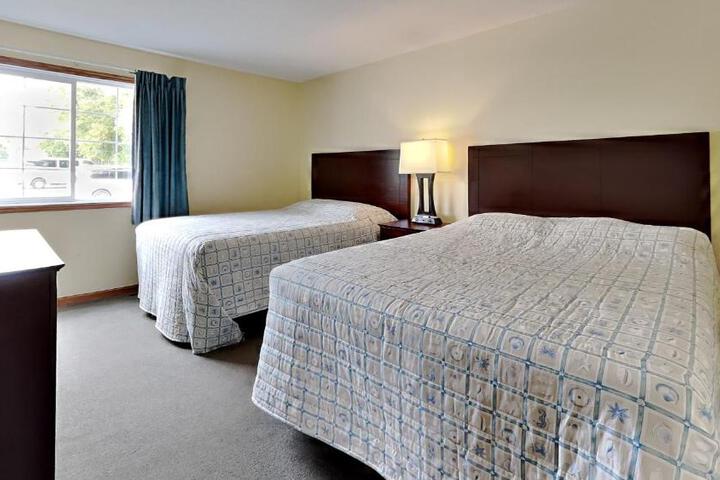 Put-in-Bay Poolview Condo #4