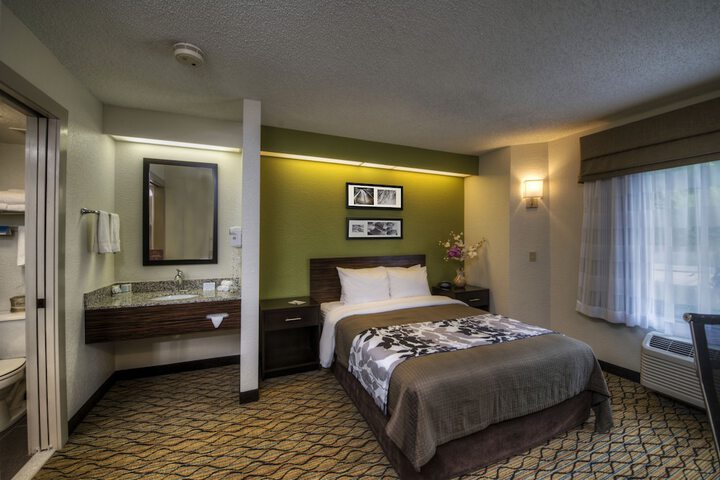 Room 22 of 35