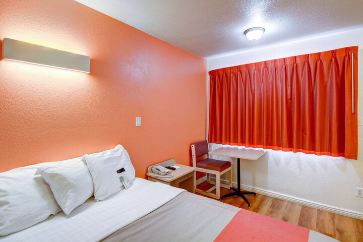 Room 16 of 49