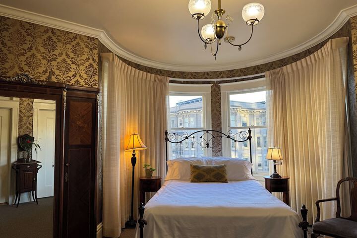 Room 30 of 48
