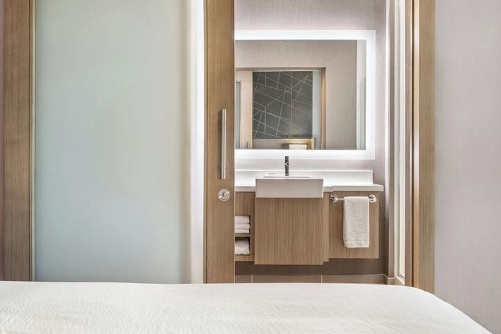 Room 14 of 27