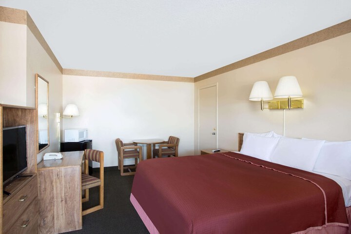 Room 8 of 14