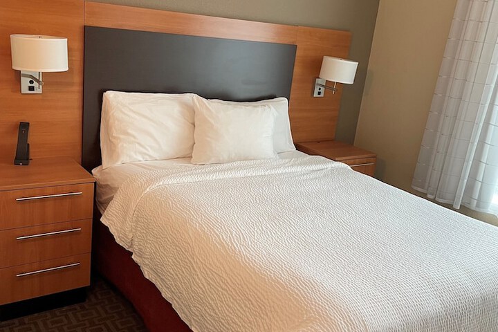 Room 25 of 68