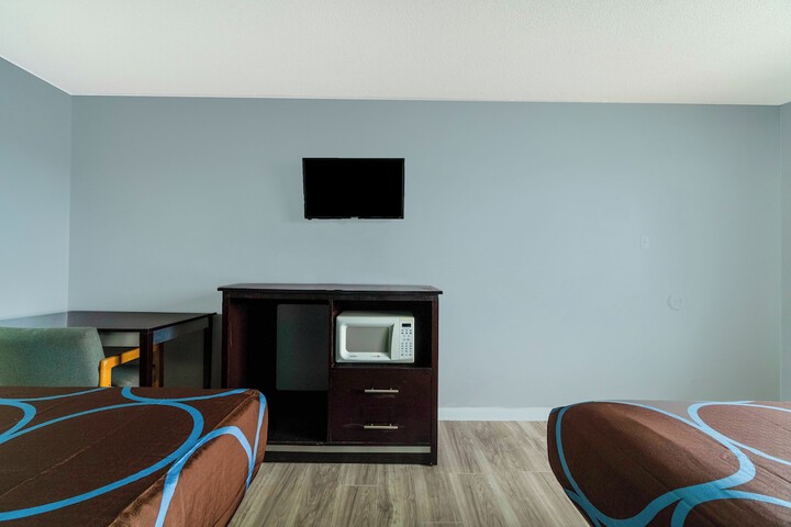 Room 70 of 76