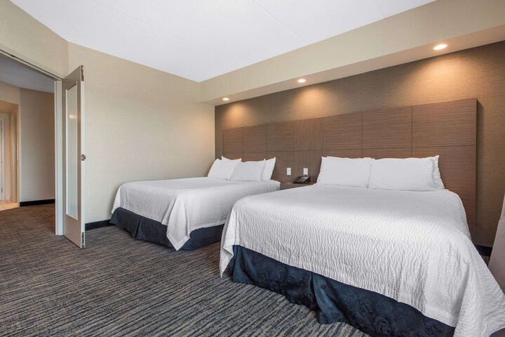 Clarion Hotel & Suites