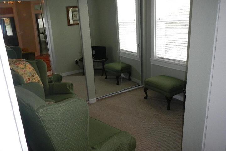 Sandstone Street Bed and Breakfast