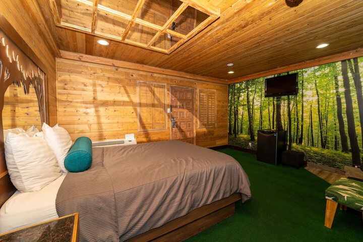 Room 9 of 37