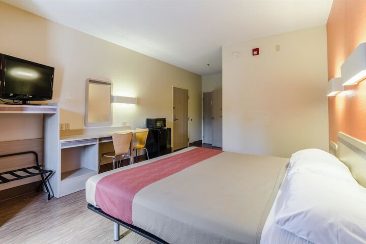 Room 30 of 36