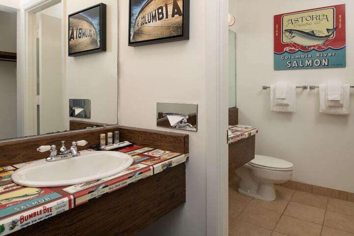 Astoria Riverwalk Inn