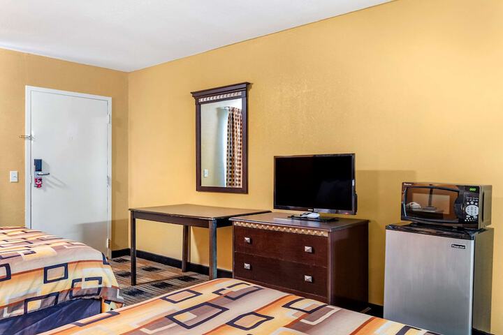 Room 12 of 28