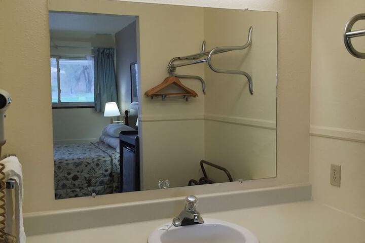 Room 14 of 27