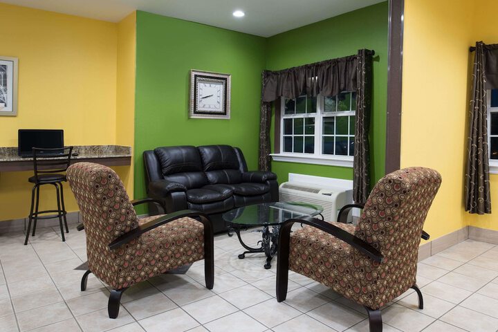 Microtel Inn & Suites by Wyndham Rogers