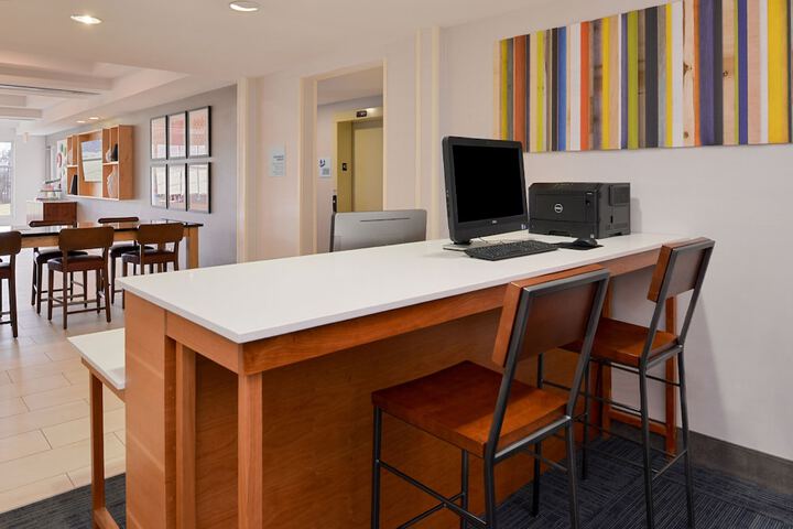 Holiday Inn Express & Suites Parkersburg-Mineral Wells by IHG