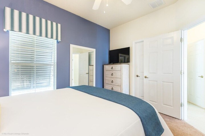 Room 5 of 32