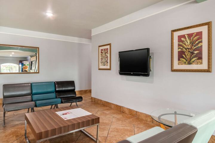 Quality Inn & Suites at the Outlets Mercedes / Weslaco