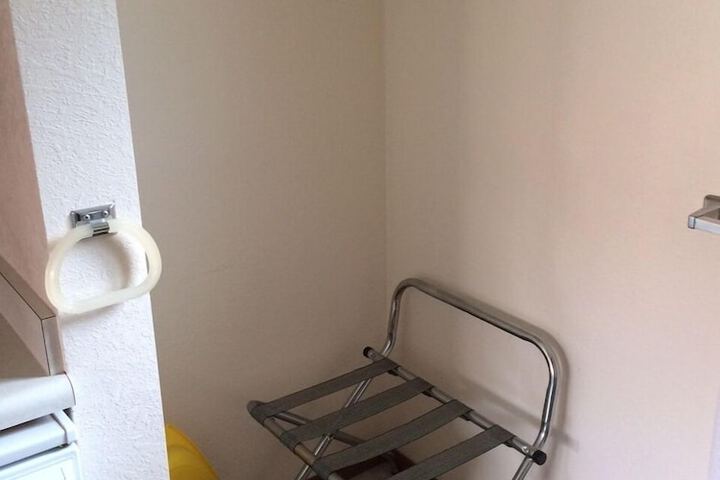 Room 8 of 13
