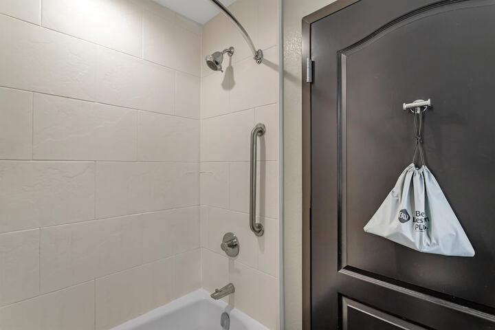 Best Western Plus Bay City Inn & Suites