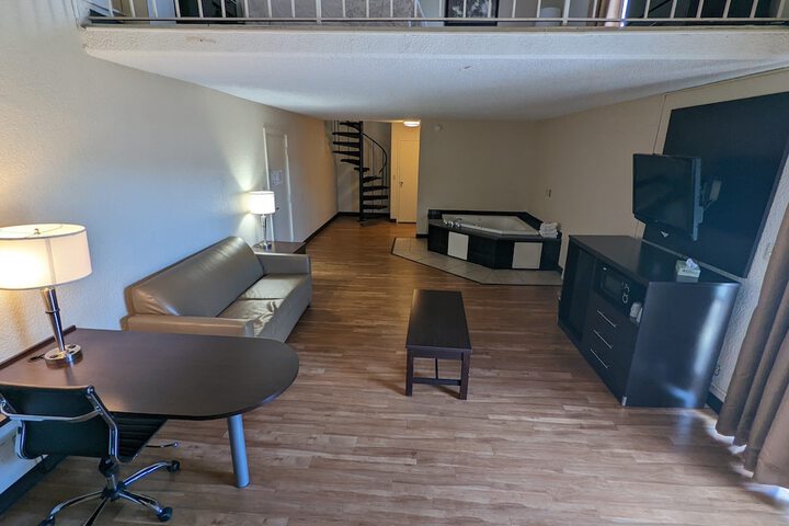 Room 36 of 80