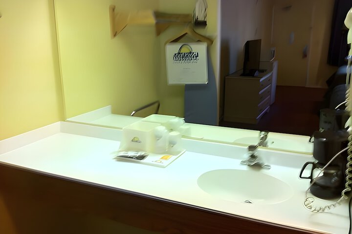 Room 13 of 19