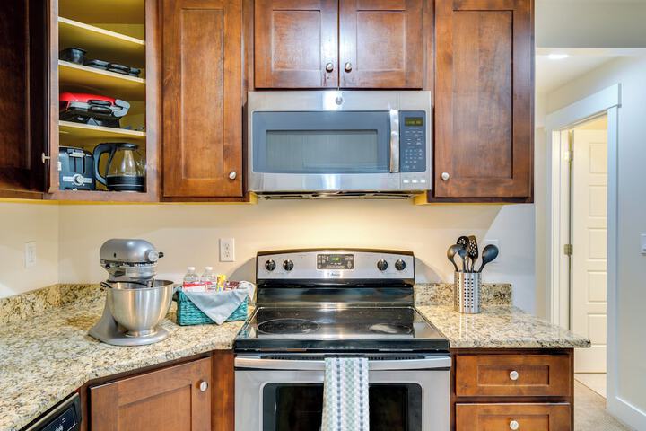 Modern Lehi Apartment: 2 Mi to Thanksgiving Point