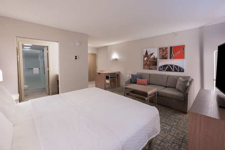 Room 16 of 47