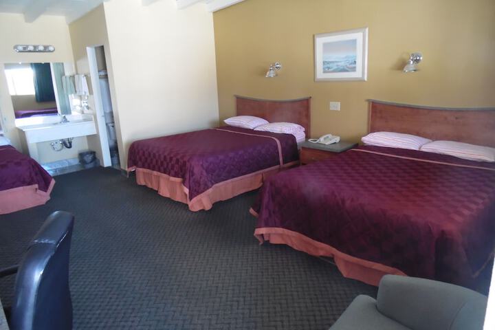 Room 10 of 33