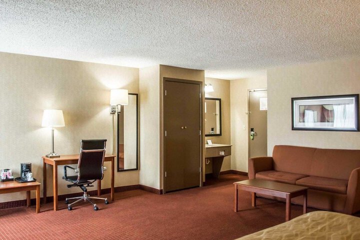 Room 4 of 20
