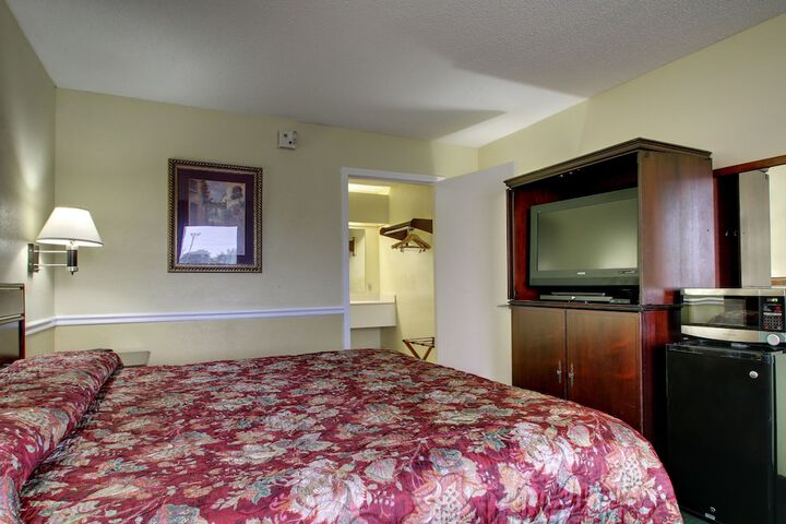 Room 6 of 15