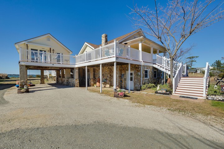 Welcoming Cottage w / Outdoor Pool & Water Views!