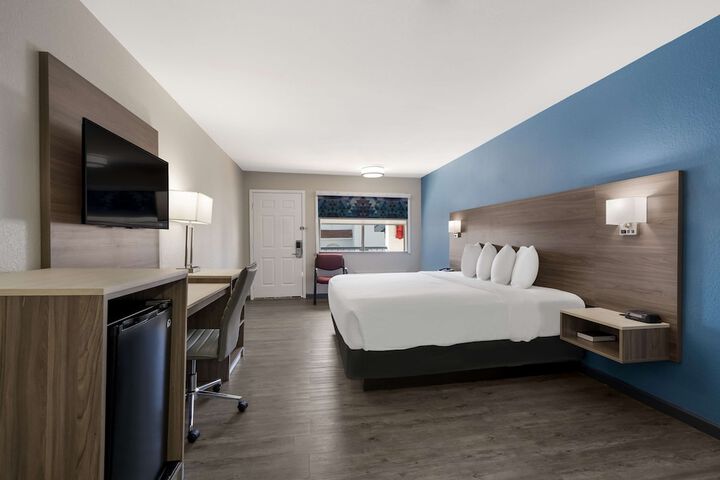 Room 28 of 33