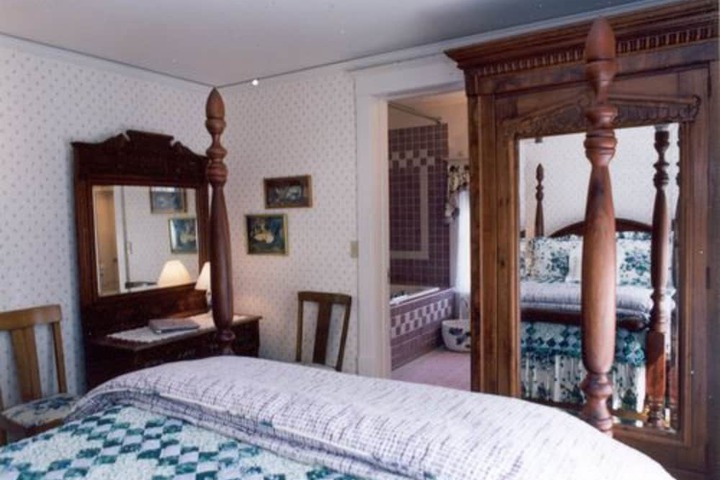 Room 28 of 100