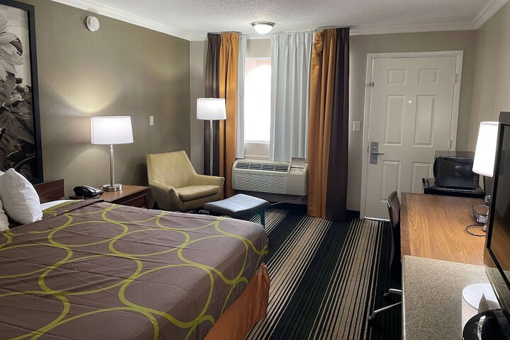 Room 19 of 62