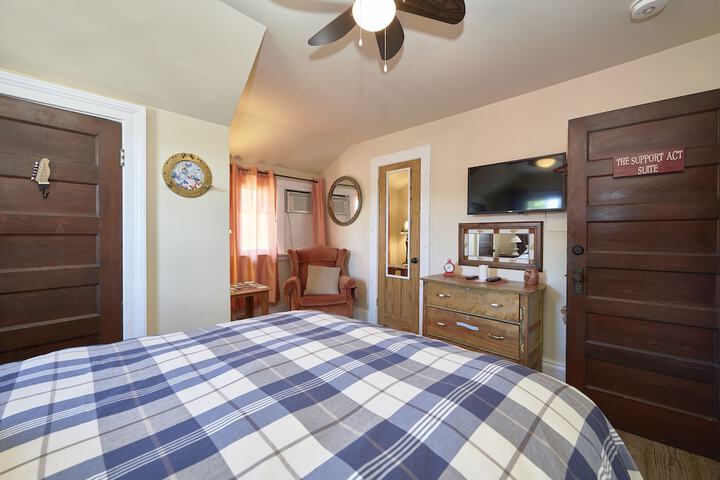 Room 18 of 23