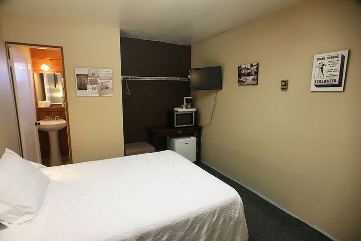 Room 27 of 47