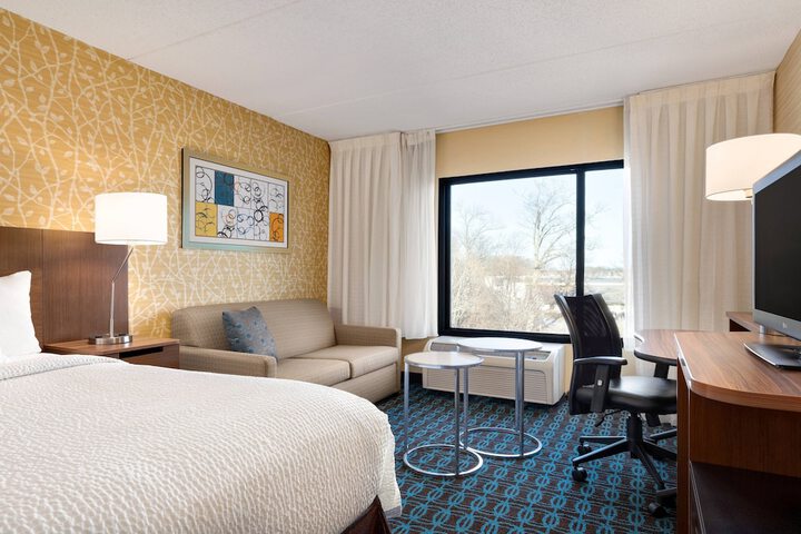 Room 8 of 18